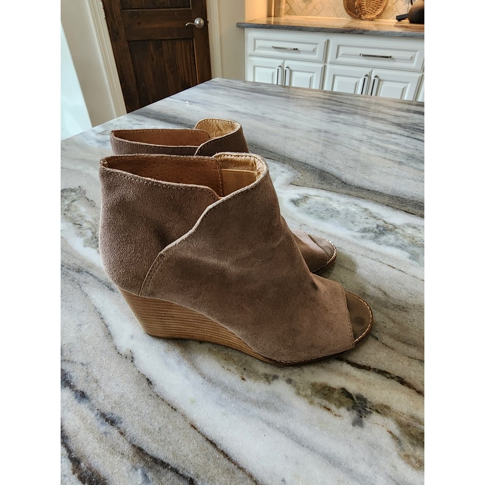 Lucky Brand Taupe Suede Peep Toe Wedge Booties Womens 8.5M Tan Shoes